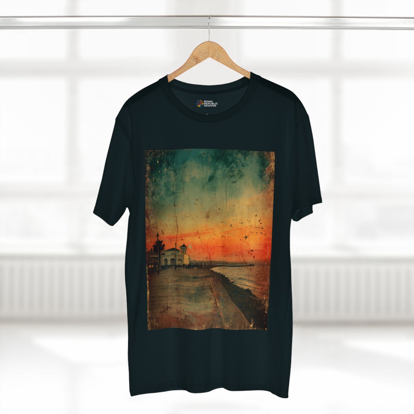 Vintage St Kilda Pier Melbourne Unisex Tee